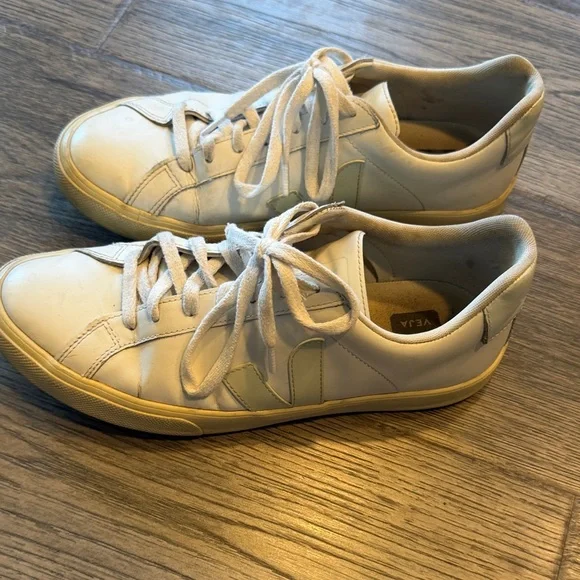 Veja womens Cream and White Sneakers - Picture 3 of 8